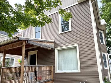210 W Oak Orchard Street , Medina, NY 14103