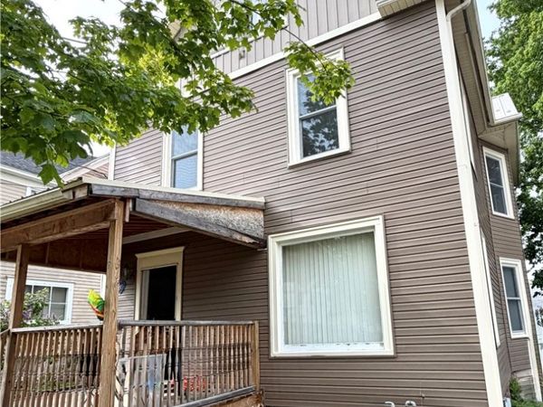 210 W Oak Orchard Street , Medina, NY 14103