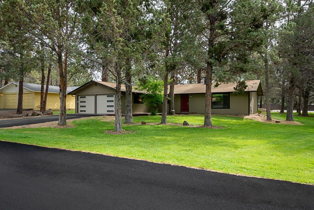 61346 Robin Hood Lane, Bend, OR 97702 Main Photo