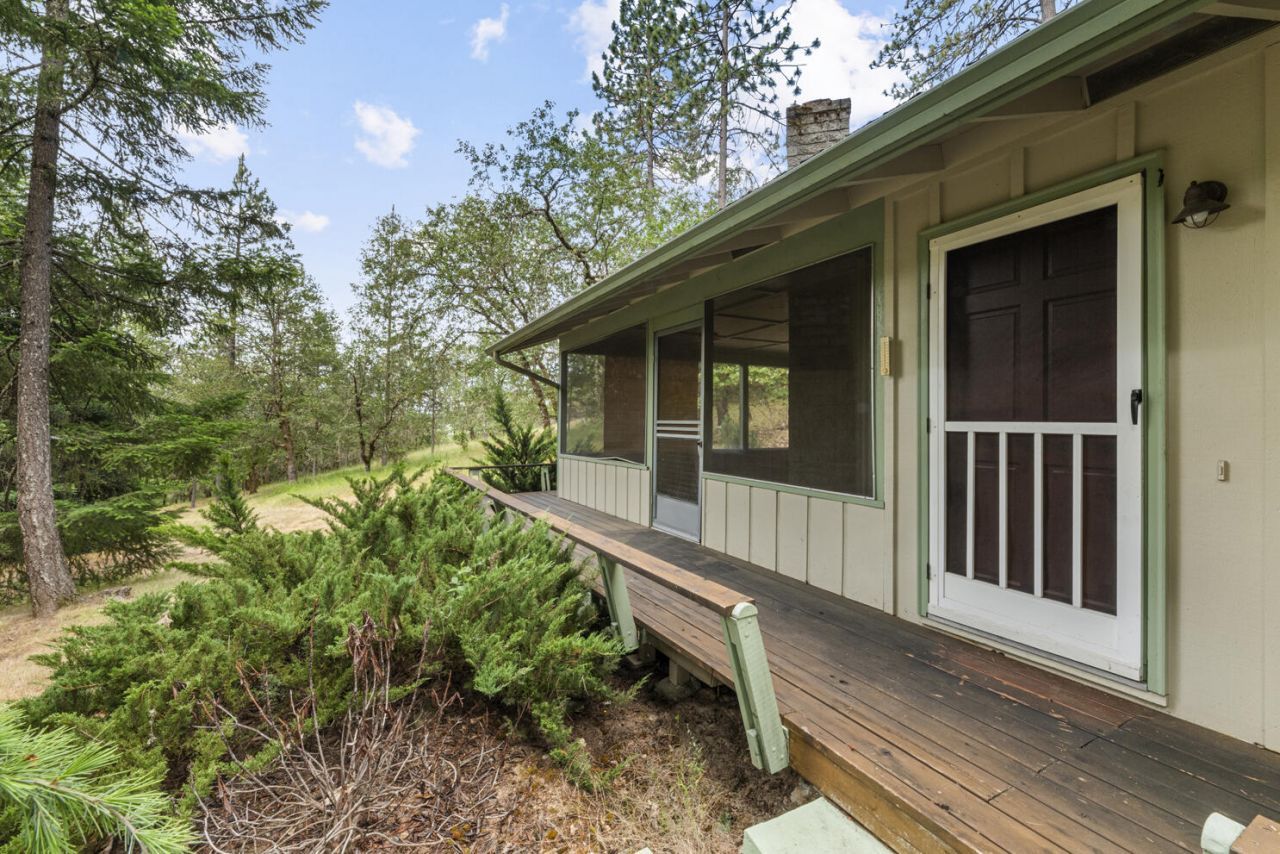 200 Clydesdale Drive, Grants Pass, OR 97526 Main Photo