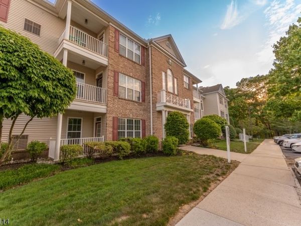 636 Sophee Ln, Lakewood, NJ 08701