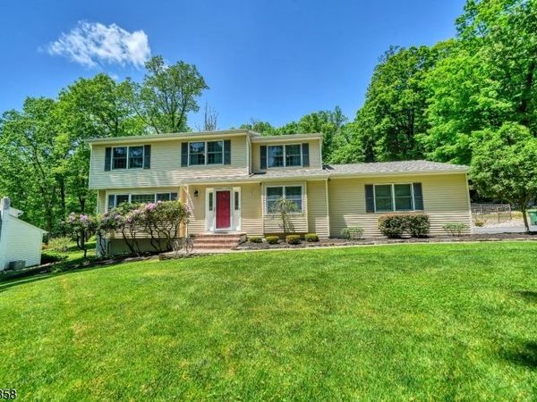 44 Nestlingwood Drive, Washington, NJ 07853