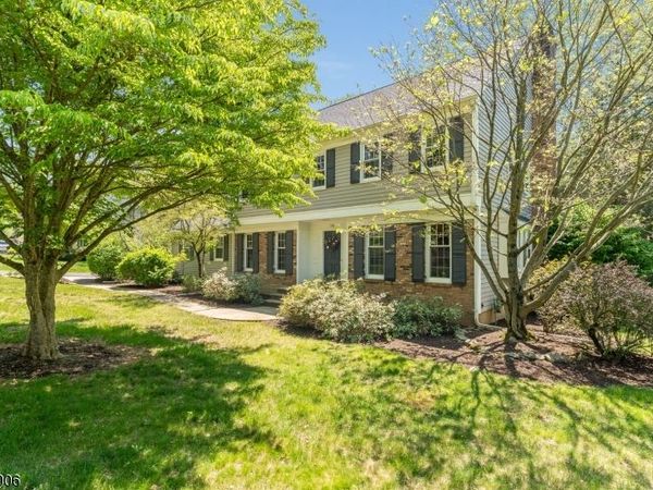 14 Lexington Rd, Clinton, NJ 08801