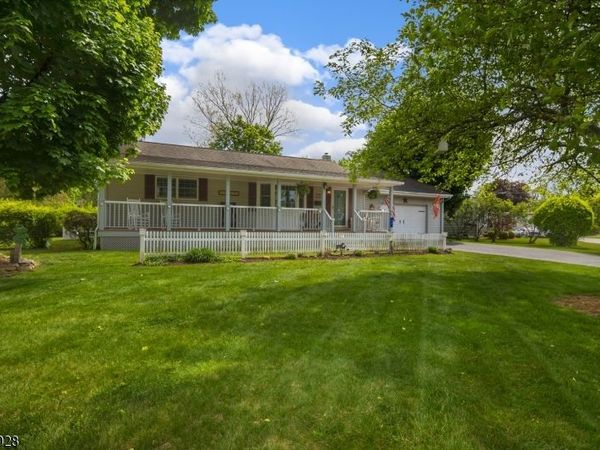 14 Justine Pl, Roxbury, NJ 07876