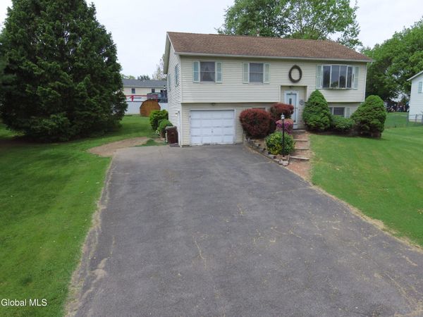 72 Magnolia Circle, Ravena, NY 12143