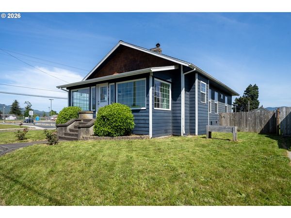 1802 8TH ST, Tillamook, OR 97141