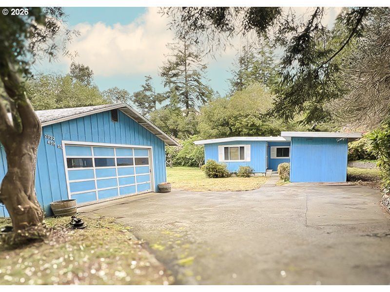 2932 Ash St, North Bend, OR 97459 Main Photo