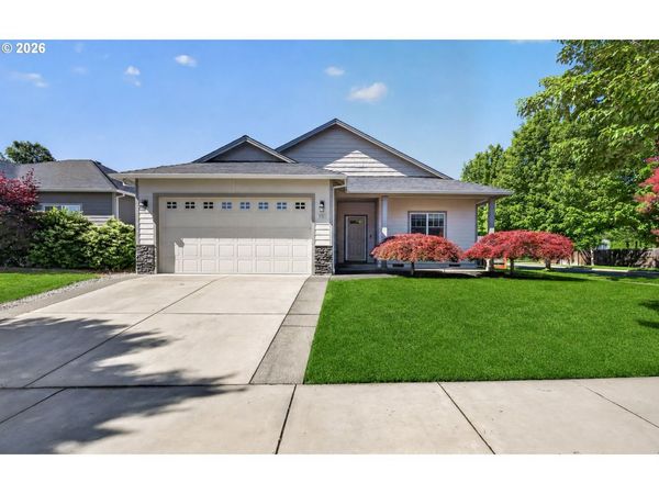 989 PENDLETON DR, Medford, OR 97501