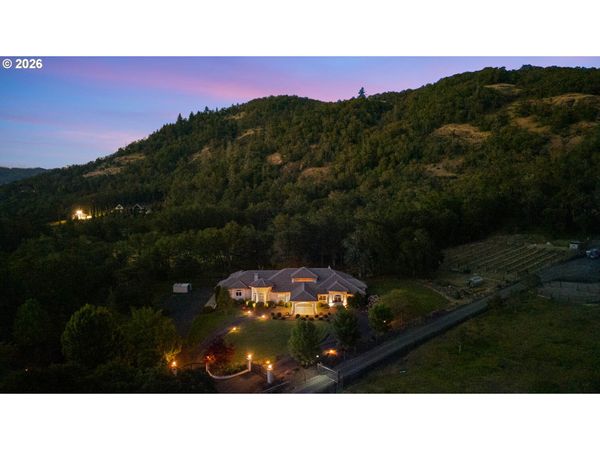 175 ECHO CANYON LN, Roseburg, OR 97471