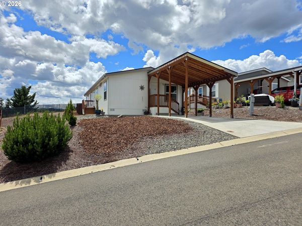 285 DESCHUTES LN, Unit 134, Roseburg, OR 97471