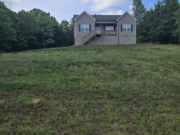 2650 N Hurricane Creek Rd , Mc Ewen, TN 37101