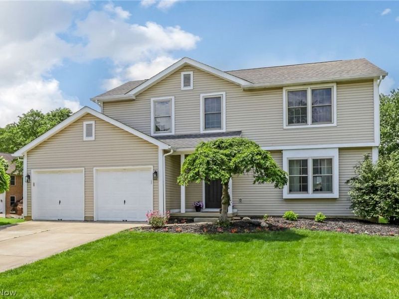 391 Burns Drive N, Westerville, OH 43082 Photo 1