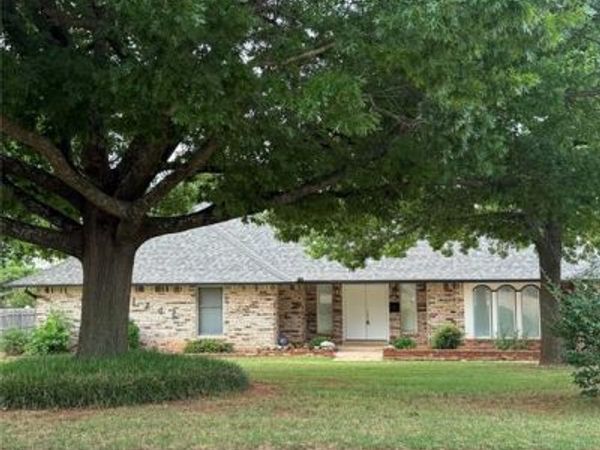 1746 W David Drive, Mustang, OK 73064