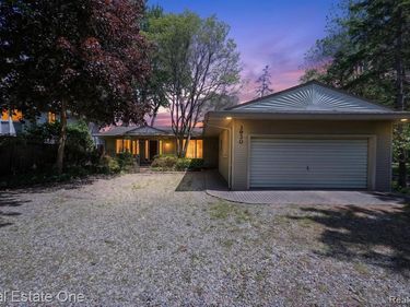 3920 Wint Road, Commerce Twp, MI 48382