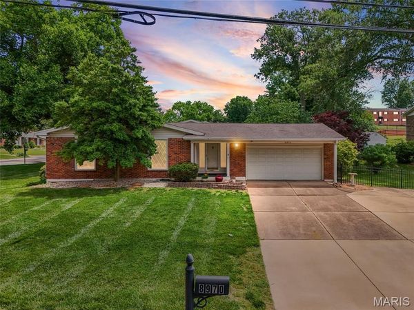 8970 S Laclede Station Road, St Louis, MO 63123