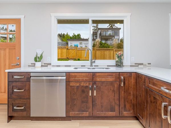 8082 York Ave, Crofton, BC V0R 1R0