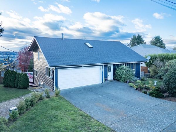 675 Evergreen Ave, Courtenay, BC V9N 6Y1