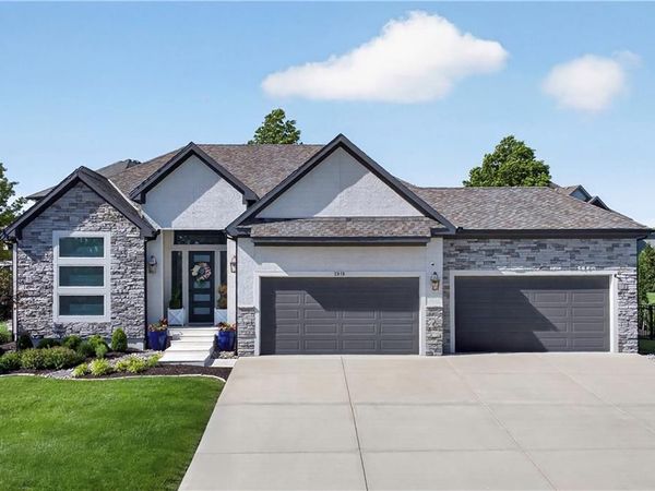 2818 W 162nd Terrace, Overland Park, KS 66085
