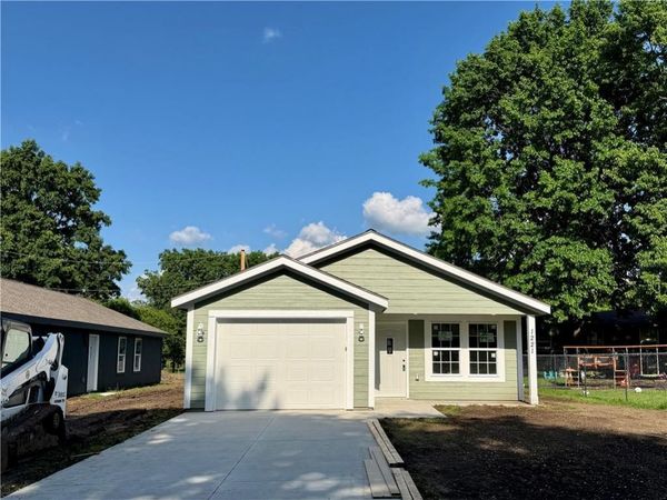 1221 S Maple Street, Ottawa, KS 66067