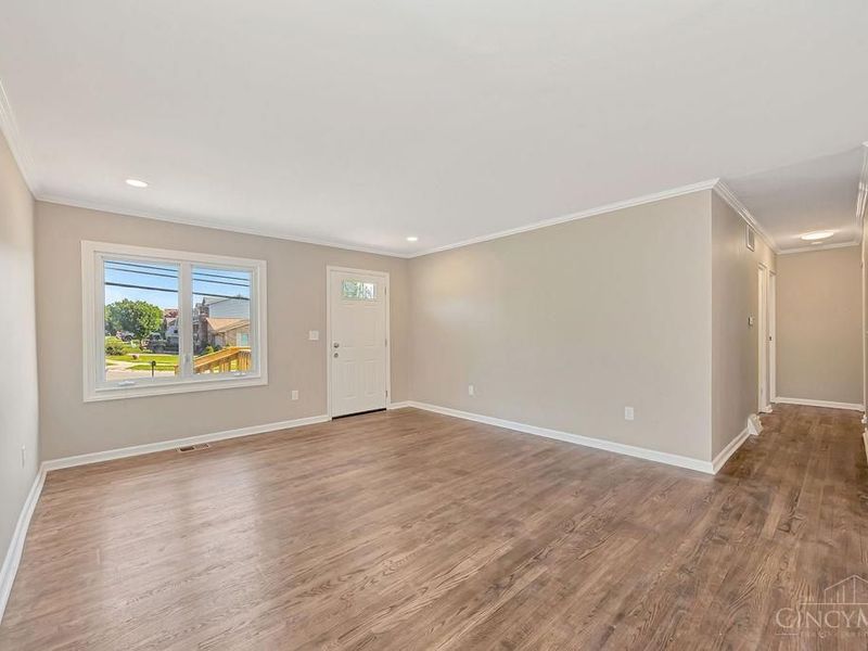 2713 John Gray Road, Cincinnati, OH 45231 Photo 2