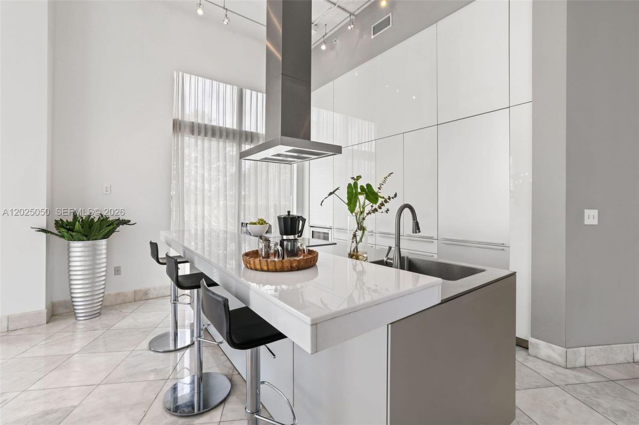 2001 Meridian Ave, Unit 101, Miami Beach, FL 33139 Photo