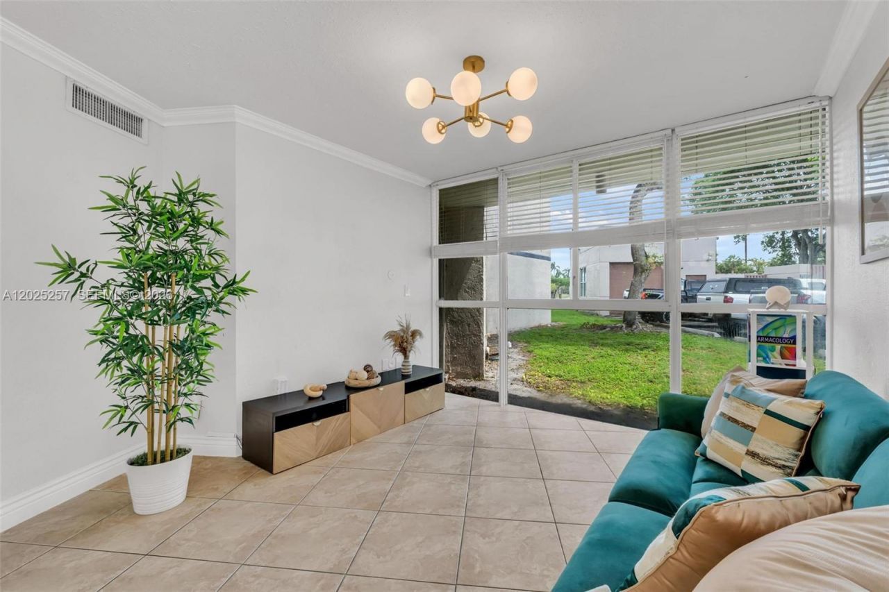 6955 NW 186th St , Unit F102, Hialeah, FL 33015 Photo