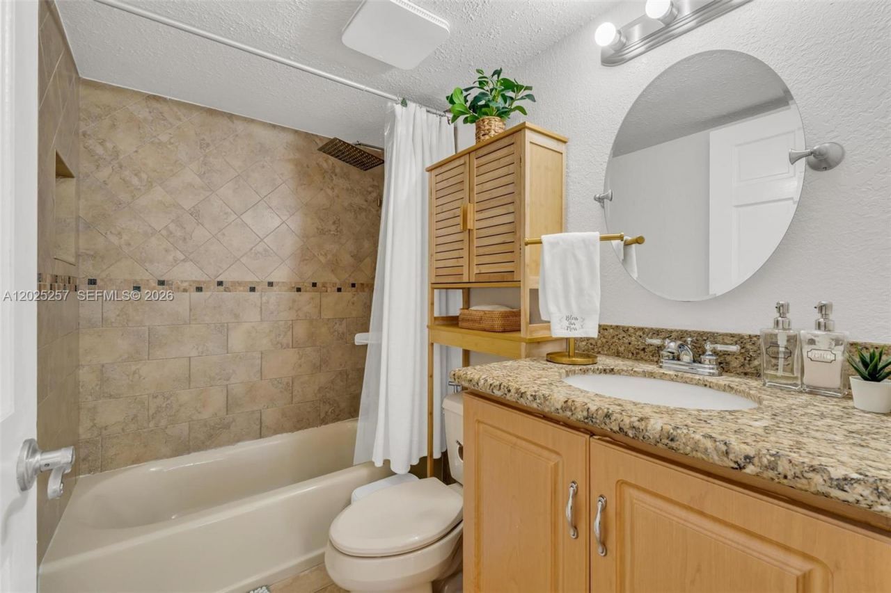 6955 NW 186th St , Unit F102, Hialeah, FL 33015 Photo