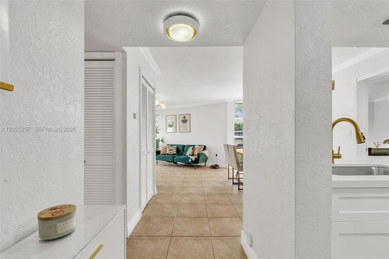 6955 NW 186th St , Unit F102, Hialeah, FL 33015 Photo