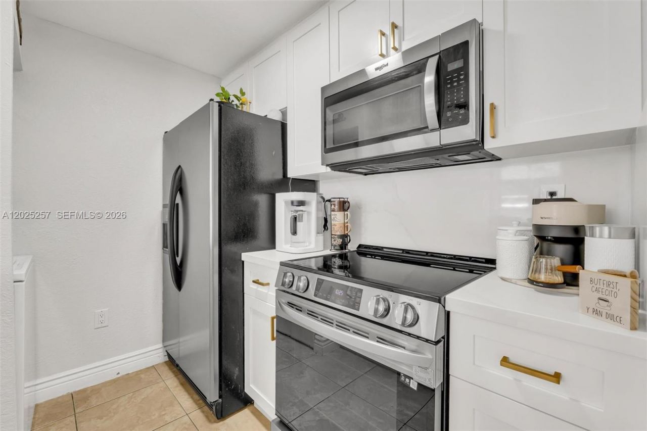 6955 NW 186th St , Unit F102, Hialeah, FL 33015 Photo