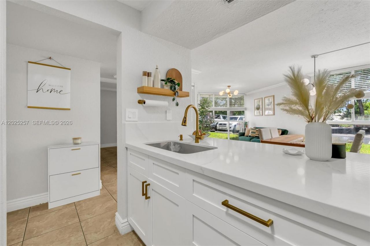 6955 NW 186th St , Unit F102, Hialeah, FL 33015 Photo