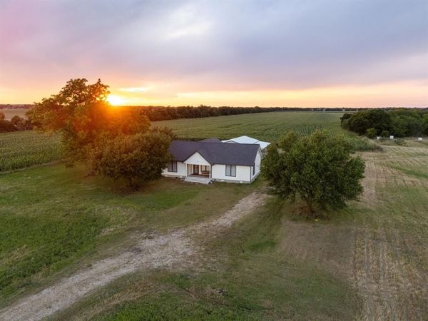 300 Grellhesl, West, TX 76691