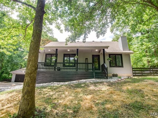 1329 Dorchester Lane , Brighton, IL 62012