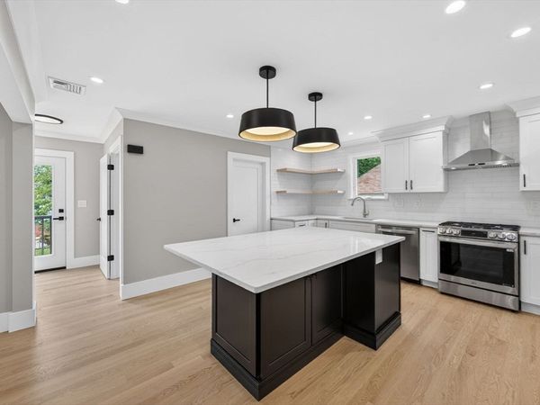 29 Hanson St, Unit 2, Somerville, MA 02143