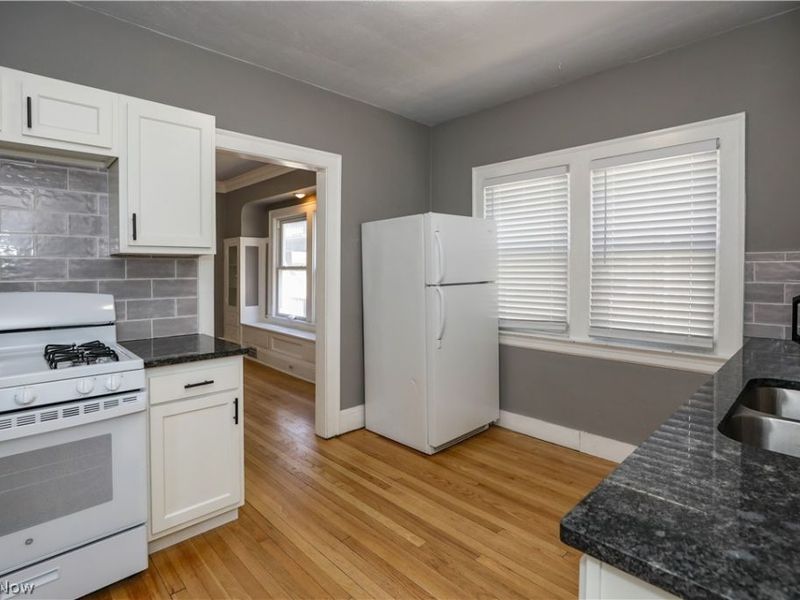 2075 Lewis Drive , Lakewood, OH 44107 Photo 2