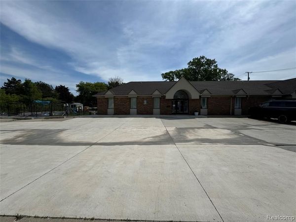 1975 E. Maple Rd Road, Troy, MI 48083