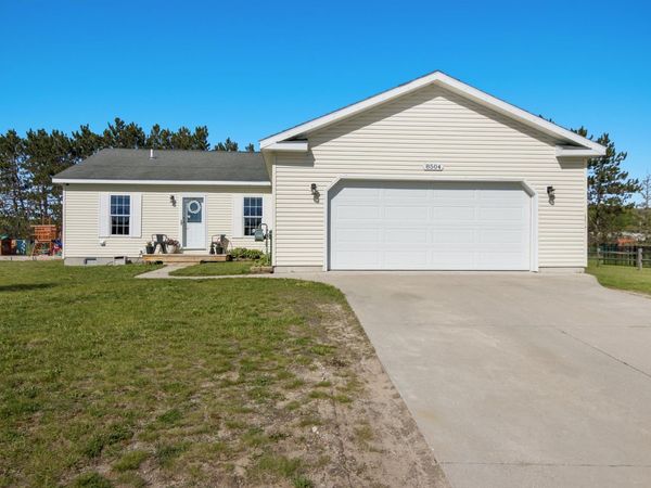 8504 Elizabeth Drive S, Maple City, MI 49664