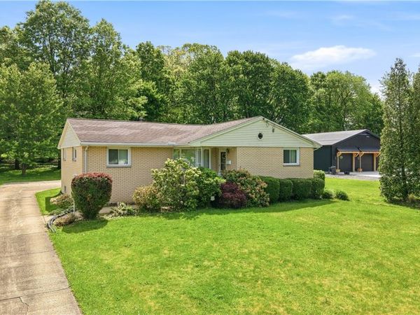 275 S Crescent Drive, Hermitage, PA 16148