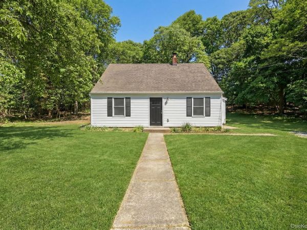27 Lindner Place , Smithtown, NY 11787