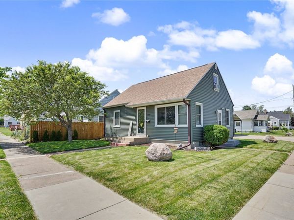 1600 L St SW, Cedar Rapids, IA 52404