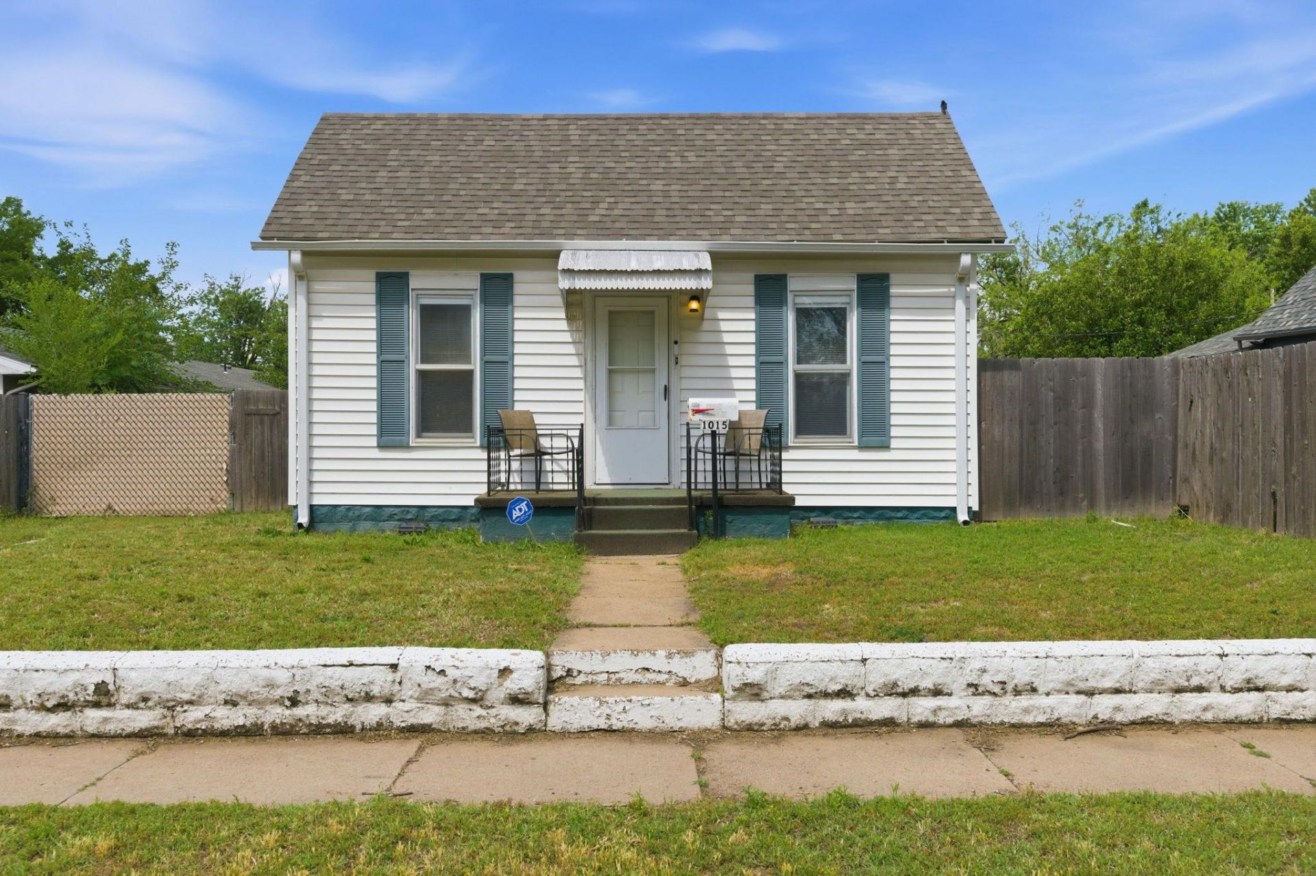 1015 S Glenn St, Wichita, KS 67213 Main Photo