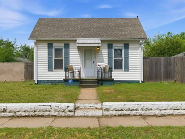 1015 S Glenn St, Wichita, KS 67213