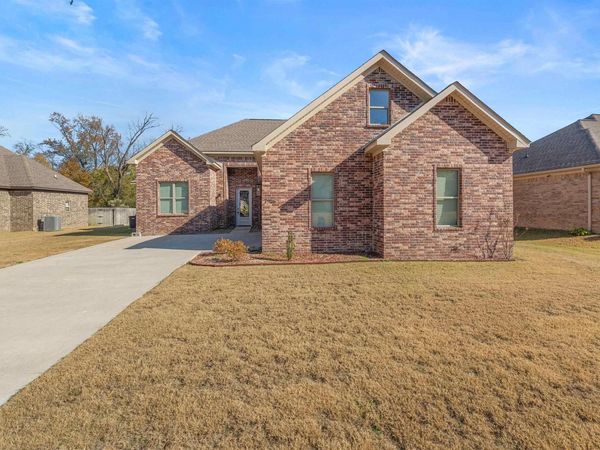 7926 S Shoreline Boulevard , Benton, AR 72019
