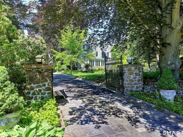 25 Center , Woodbridge, CT 06525