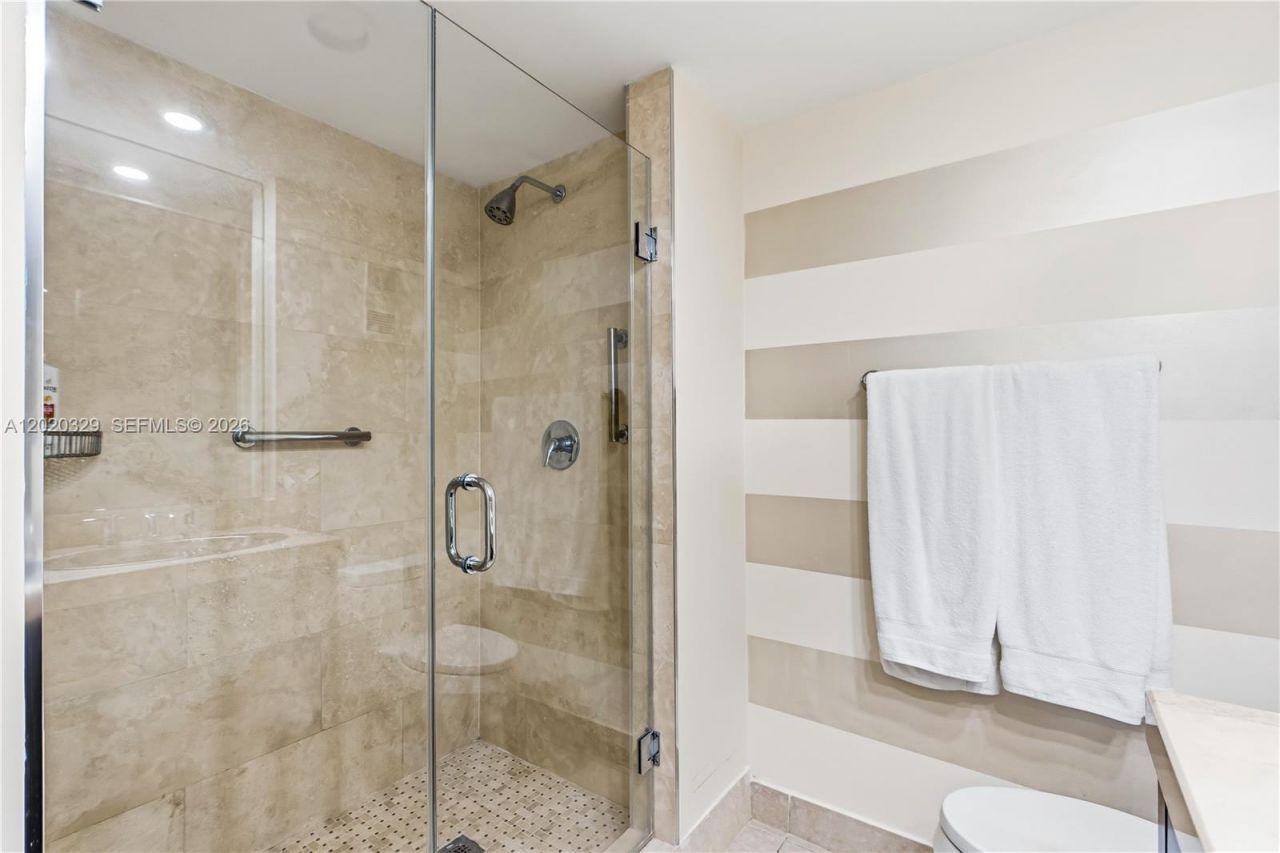 20281 E Country Club Dr , Unit 2101, Aventura, FL 33180 Photo