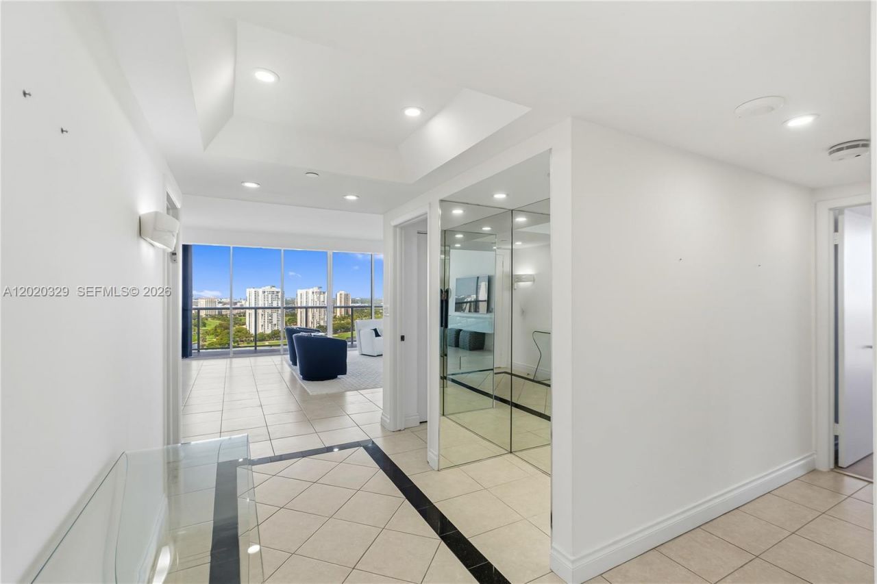 20281 E Country Club Dr , Unit 2101, Aventura, FL 33180 Photo