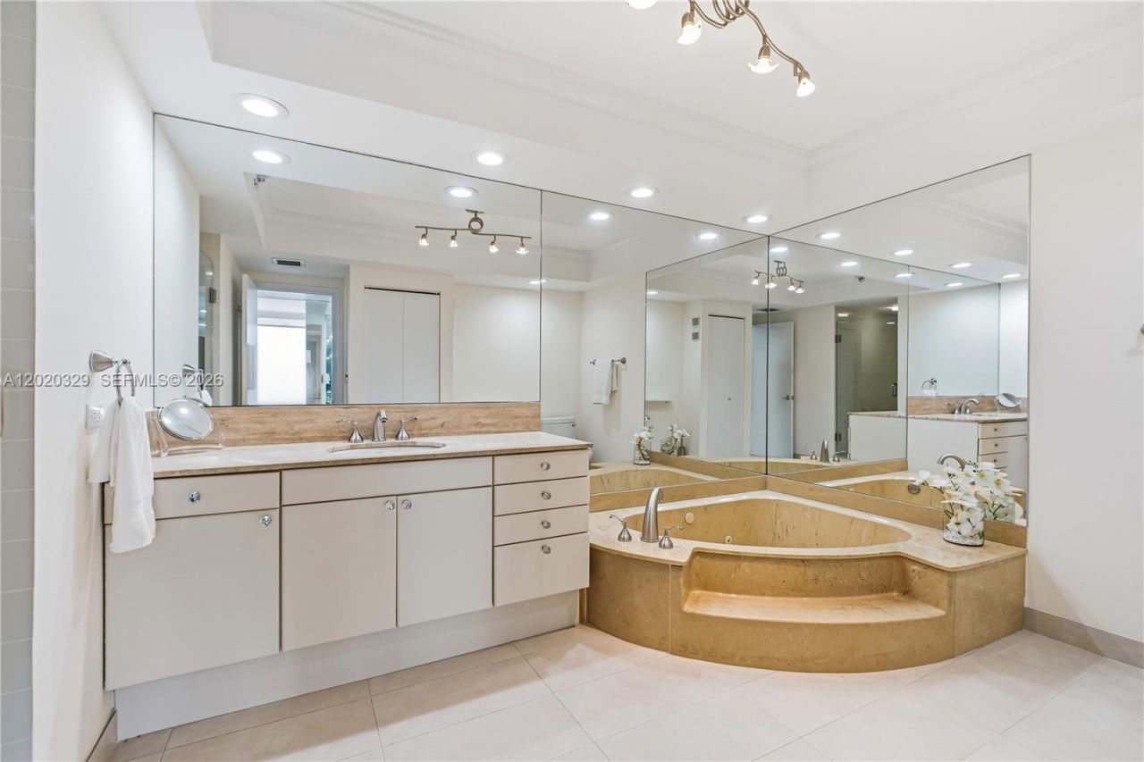 20281 E Country Club Dr, Unit 2101, Aventura, FL 33180 Photo