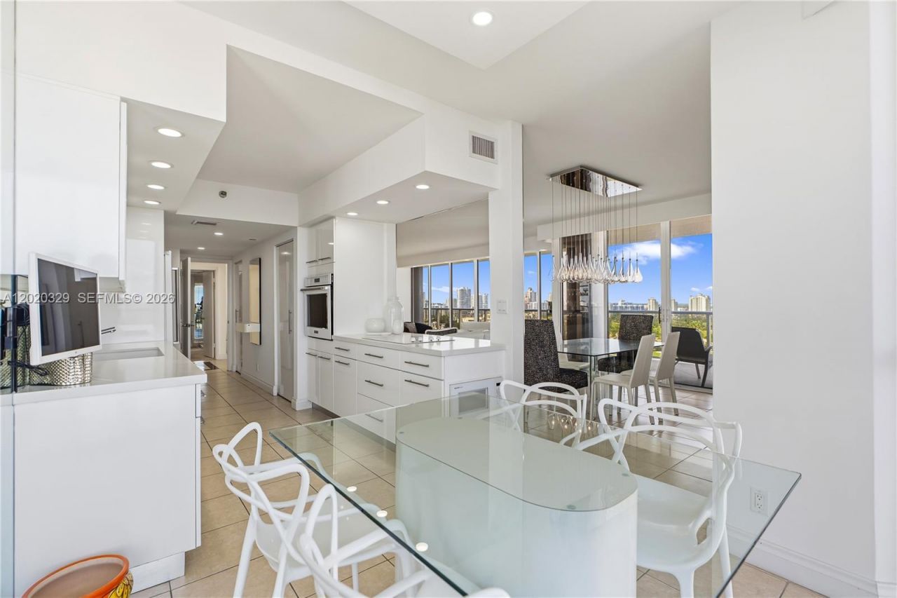 20281 E Country Club Dr , Unit 2101, Aventura, FL 33180 Photo