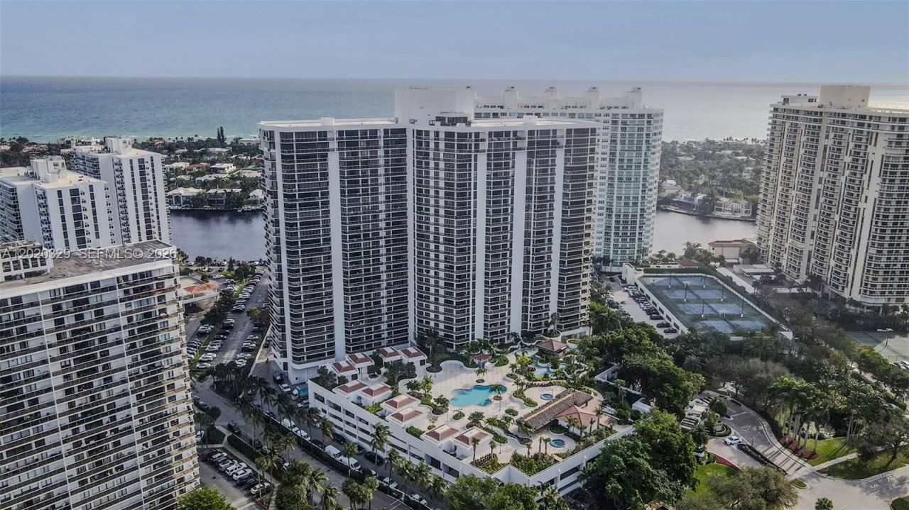 20281 E Country Club Dr , Unit 2101, Aventura, FL 33180 Photo