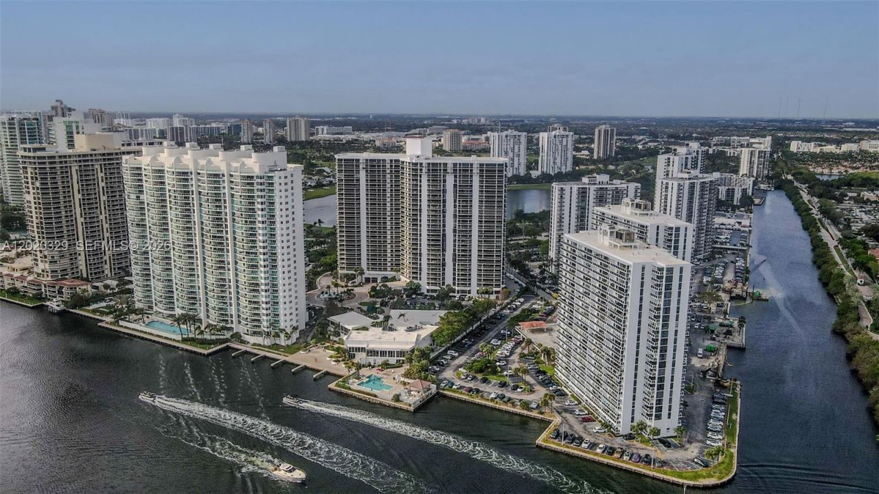 20281 E Country Club Dr , Unit 2101, Aventura, FL 33180 Photo