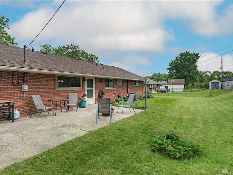 1572 Lanbury Drive, Kettering, OH 45439 Photo 2
